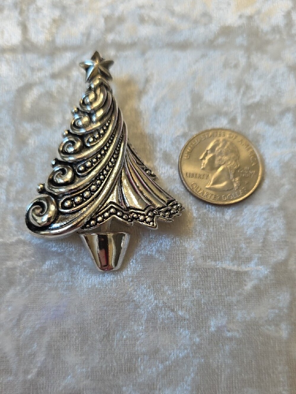Silver Tone Christmas Tree Brooch/Pendent - Festive Holiday - Picture 5 of 5